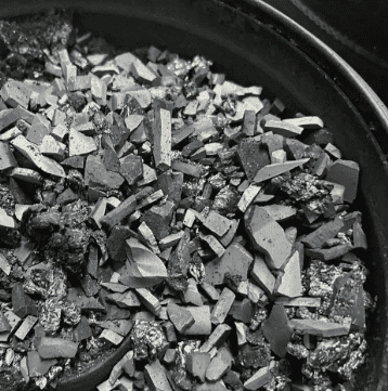 ຄໍຂວດທີ່ເບິ່ງບໍ່ເຫັນໃນການຂະຫຍາຍຕົວຂອງ SiC: ເປັນຫຍັງວັດຖຸດິບ 7N Bulk CVD SiC ແມ່ນການທົດແທນຜົງພື້ນເມືອງ